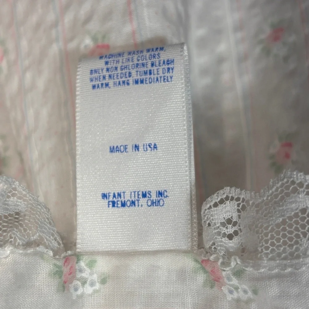 VTG Something Pretty Baby Blanket White Floral Lace Trim Seersucker Christening